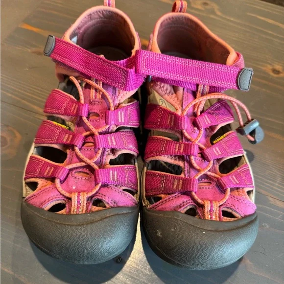 Keen Kids Magenta and Black Sandals
