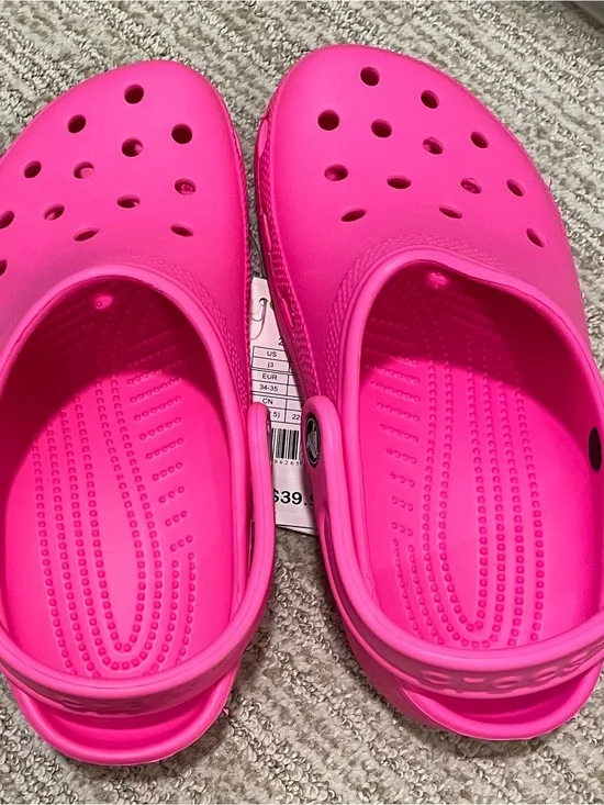 CROCS Kids Hot Pink Classic Clog Sandals Brand new with Box