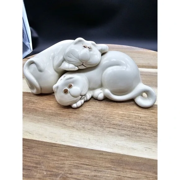 Vintage Fitz & Floyd Cat Nap Nesting‎ Cats Pair Of Salt & Pepper Shakers