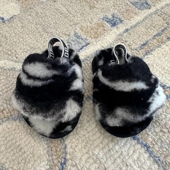 Ugg Fluff Yeah Black and White Fuzzy Slippers, Kids Size 02/03