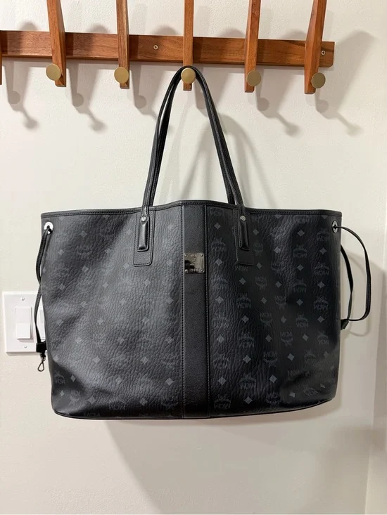 • MCM Reversible Liz Shopper •