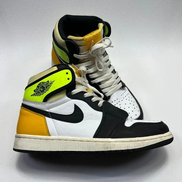 Nike Air Jordan 1 Retro High OG‎ Volt Gold White Black 555088-118 Mens 9.5