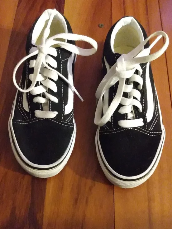 Vans Off the Wall Size 1 Girls Black & White Lace-Up Canvas Sneakers