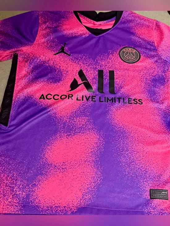Authentic Jordan Paris Saint-Germain x Jordan Four Stadium Jersey hyper pink