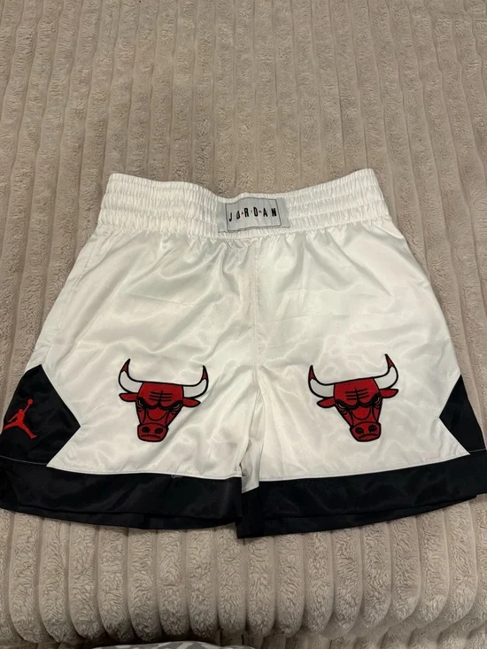 Jordan White & Black Bulls Men's Basketball Shorts with Red Logos