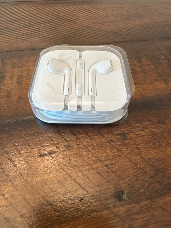 Apple Earbuds Corded Vintage Headphone Jack NIB