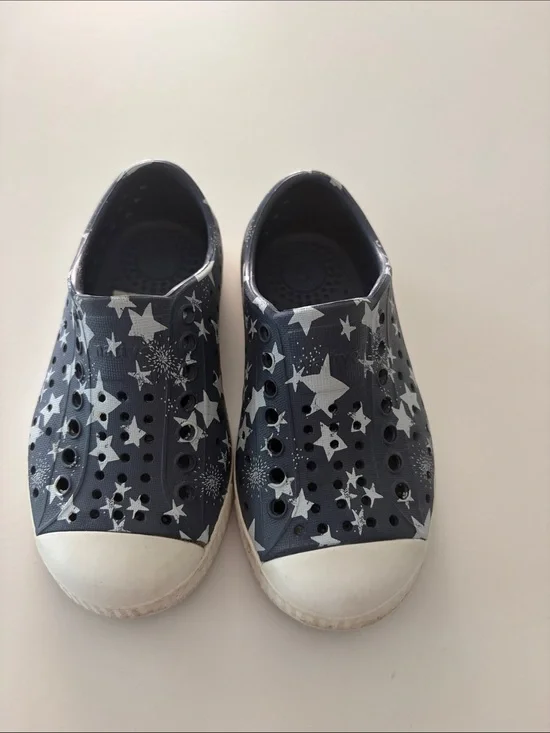 Native Shoes Kids Slip-On Water Shoes - Navy with White Stars