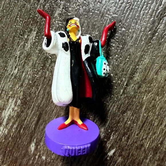 Disney Cruella De Vil Figurine 2004 101 Dalmatians Purple Queen Chess