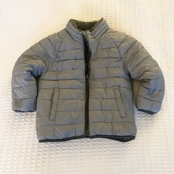 GAP reversible grey and camo Sherpa jacket kids size 3Y