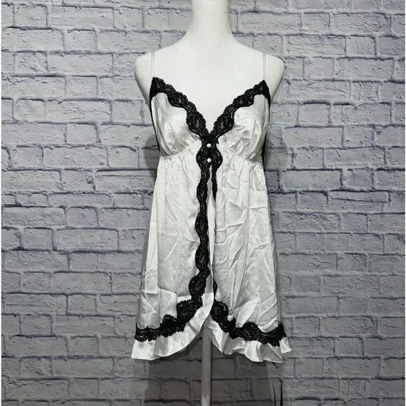 Victoria's Secret Women's White and Black lingerie babydoll