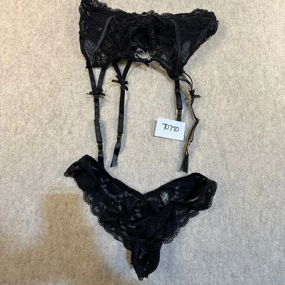Yandy Collection Black Lace Garter‎ Belt and Thong Set Style 9669Y Small Large