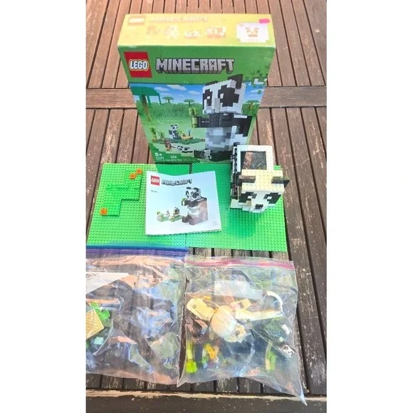 LEGO Minecraft The Panda Haven Set 21245 Built Complete w/ Box & Manual