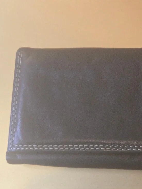 G.H. Bass & Co Men's Black Genuine Leather Trifold Wallet Contrast Stitching ID