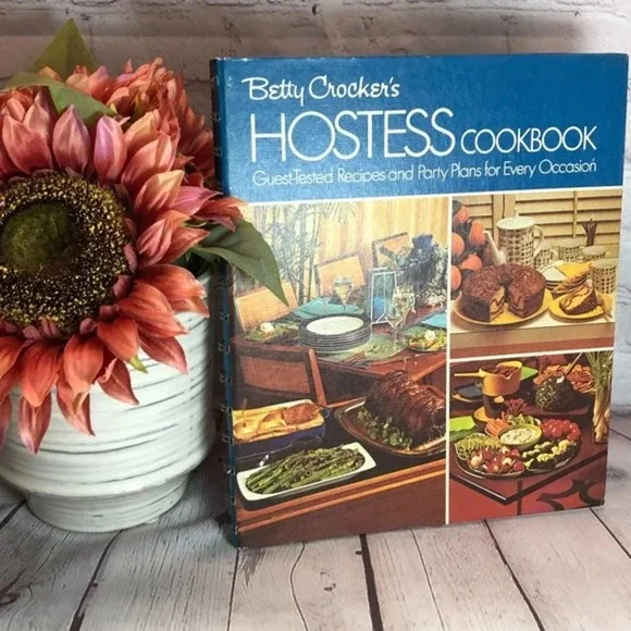 Vintage 1972 BETTY CROCKER'S HOSTESS cookbook