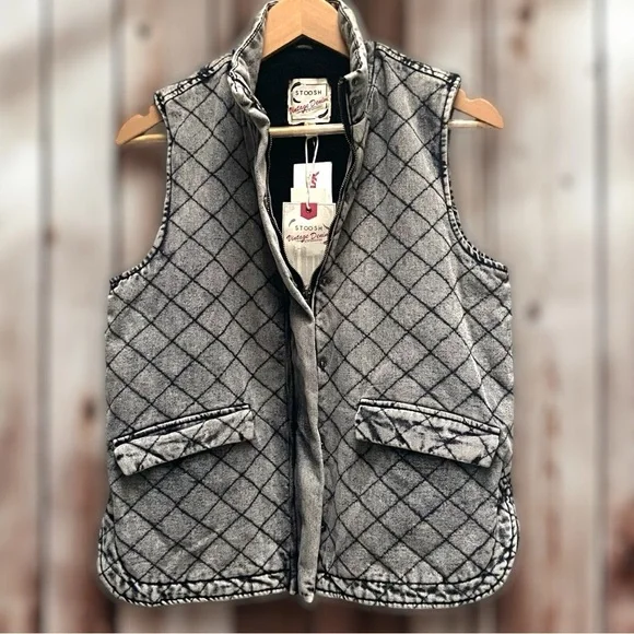 Swoosh Vintage Grey Wash Denim with Black Sherpa Lining Vest with Pockets‎