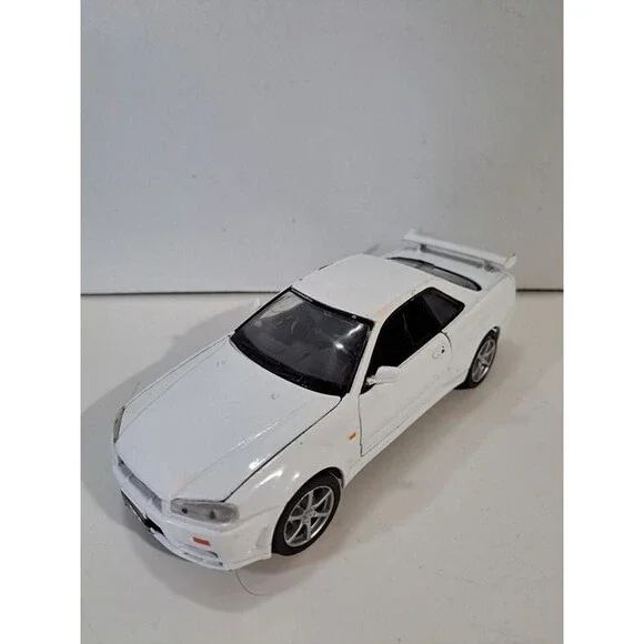Motor Max 1:24 Die Cast R34 Nissan Skyline GTR V Spec Sports Car White