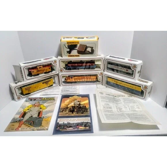BACHMANN HO GAUGE RAILROAD TRAIN SET W LIGHTED UNION PACIFIC LOCOMOTIVE READ!!!