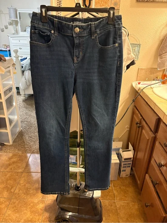 Women’s Straight Leg Jeans in Dark Blue -