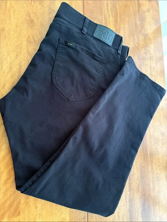 Lee Women’s Black Slim Straight Fit Jeans