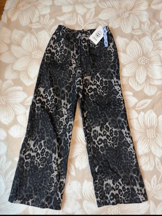 Cider Leopard Wide-Leg Pants - Black & Gray
