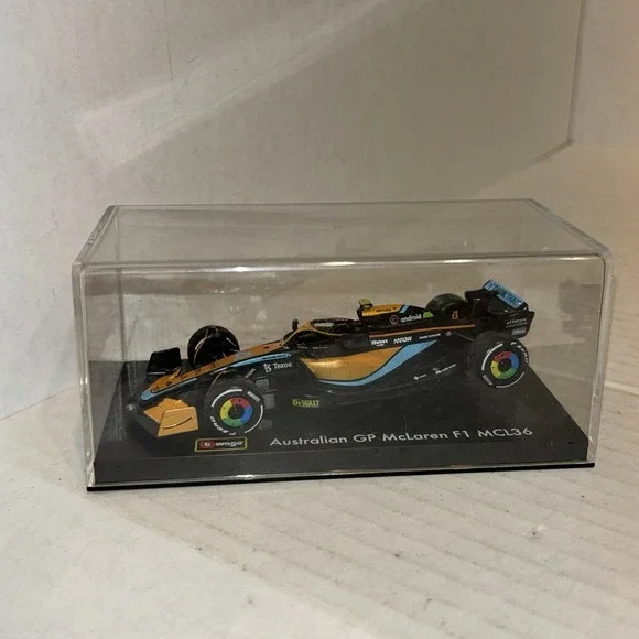 McLaren MCL36, #4 Lando Norris‎ F1 2022, Bburago Hardcase mit Fahrer 1:43