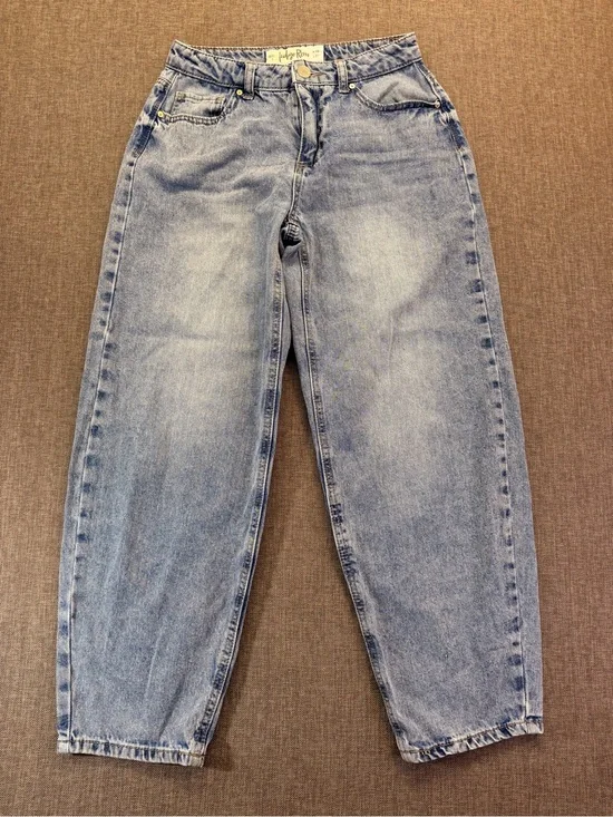 Indigo Rein Women's barrel leg cropped Jeans in Light Blue Wash size 25