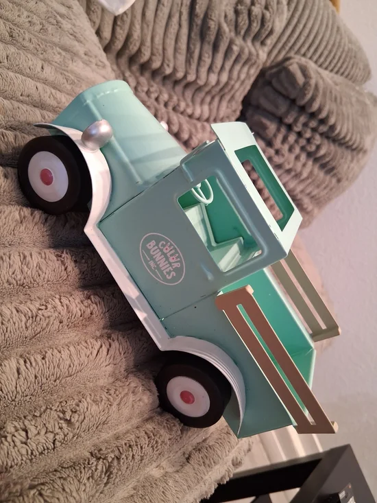 Farmhpuse Spritz Easter Truck