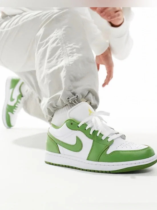 Nike Air Jordan 1 Mid sneakers