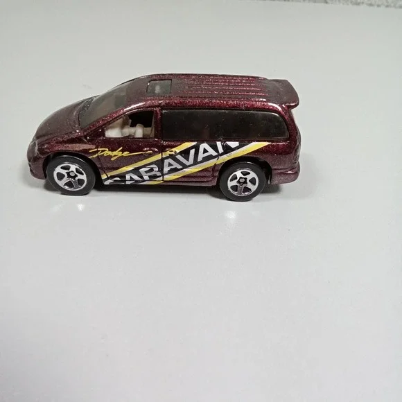 Hot Wheel 1997 Dodge Caravan Metallic Burgundy Diecast Minivan 1:64 Scale Mattel