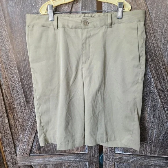 Nike Golf Shorts Boys Size XL Beige Chino Dri-FIT Stretch Performance 10