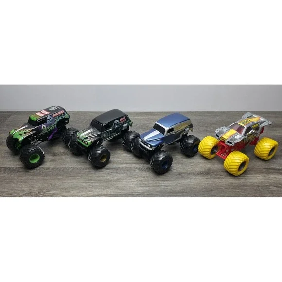 4 Monster Jam Trucks 1:24 Scale - Grave Digger Generations And Maximum...