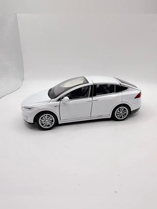 Tesla Model X 90D Diecast Toy Car White Opening Falcon Doors 1:32 Scale