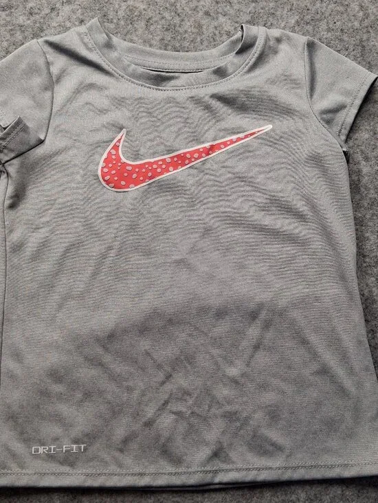 Nike girls shirt size 6 gray good condition