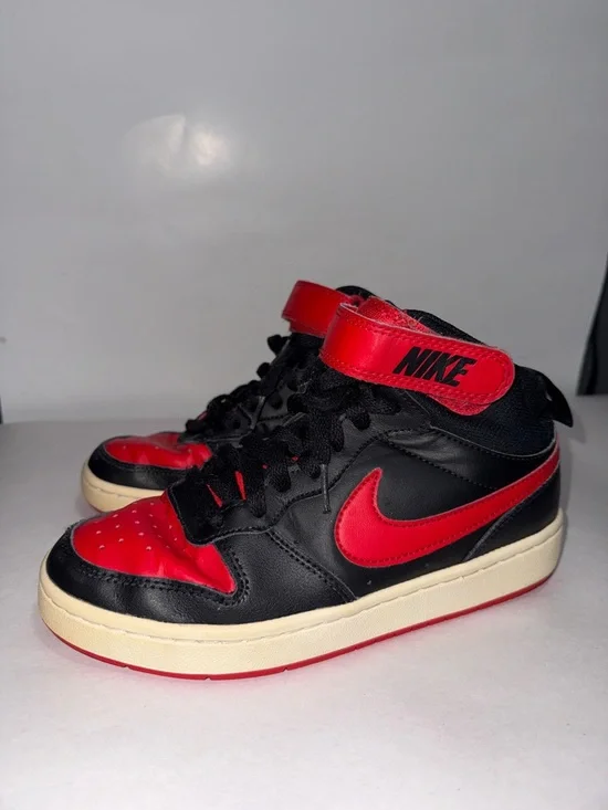 Nike court borough mid black and red size 4.5