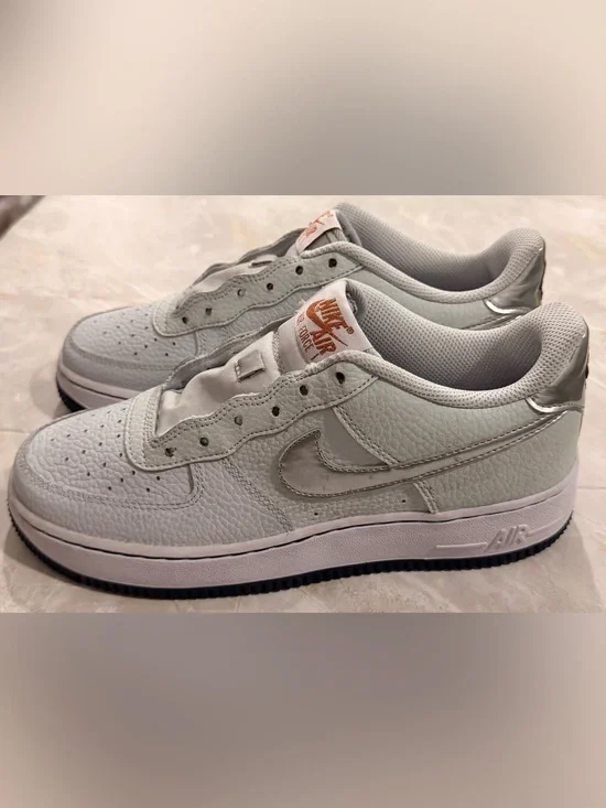 Nike Kids' Air Force 1 Low - Light Gray with silver Nike Logo
