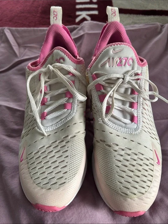 Nike Sneakers in Cream and Pink - Air270 Style Size 6 Y