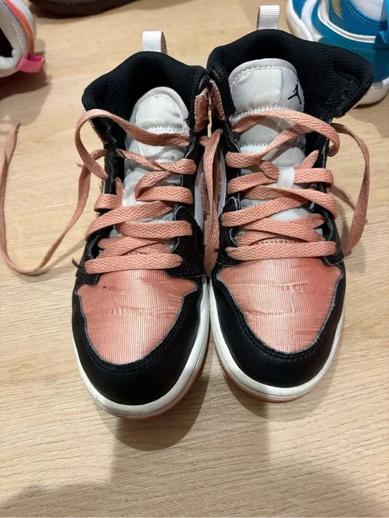 Nike Kids High-Top Sneakers in Peach and Black