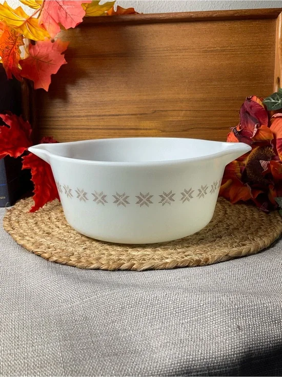 Vintage Pyrex Town & Country 2.5 Qt Cinderella Casserole Dish