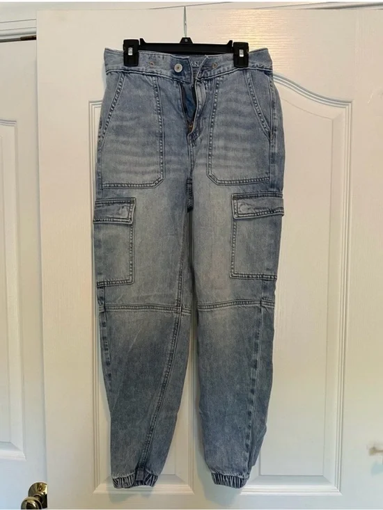 American Eagle Cargo Jogger Jeans Size 8 Short