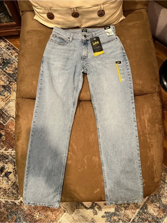 Lee Men’s Bootcut Jeans in Regular Fit and Light Wash