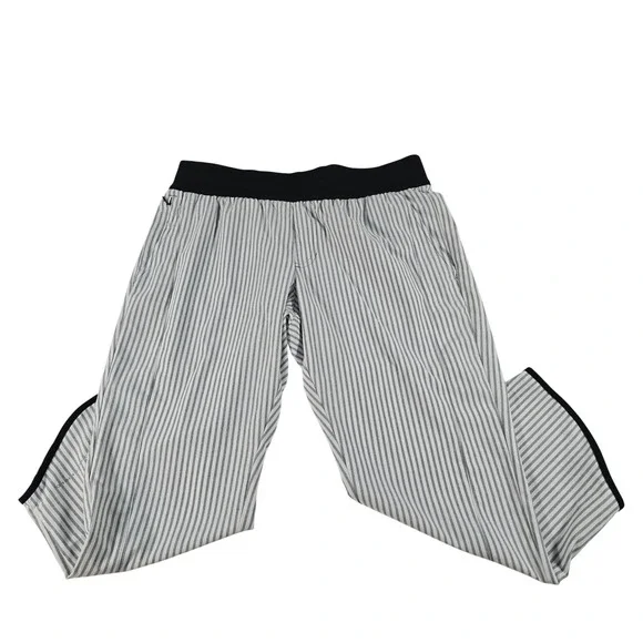 Columbia Womens Grey White Striped Capri Pants Active Hiking AL0219 Size M