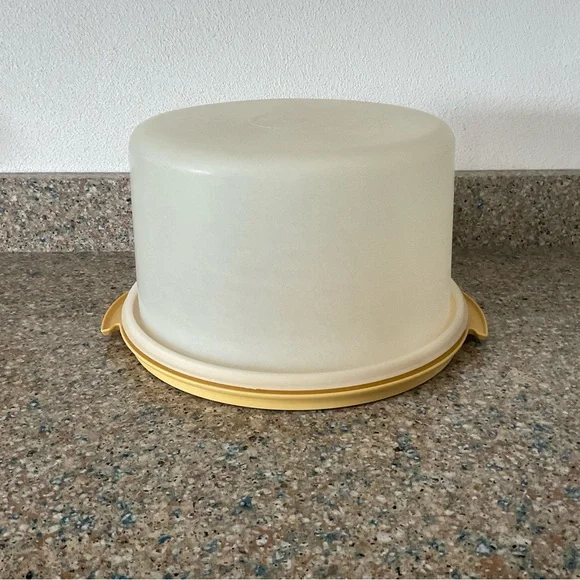 Tupperware cake carrier harvest gold cupcake cookie
