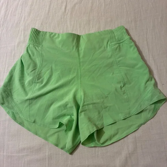 Lululemon Size‎ 4 Hotty Hot High-Rise Short 3.5