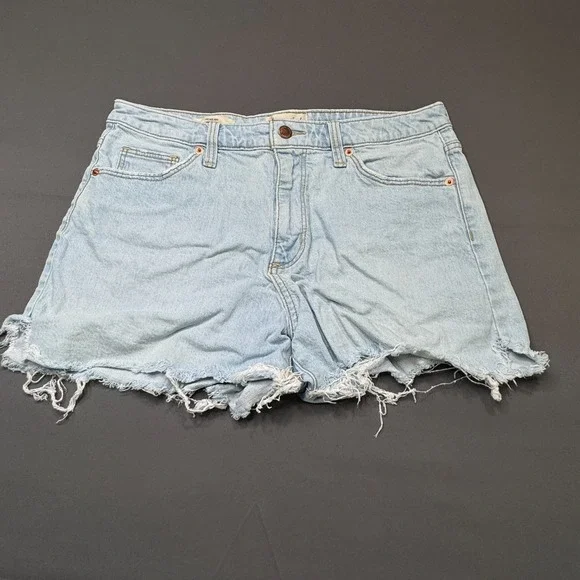 Universal Thread Vintage Midi Denim Shorts Light Wash‎ Raw Hem Womens 12/31R