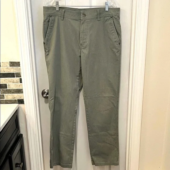 Columbia Men’s Olive Green Chinos Size 36