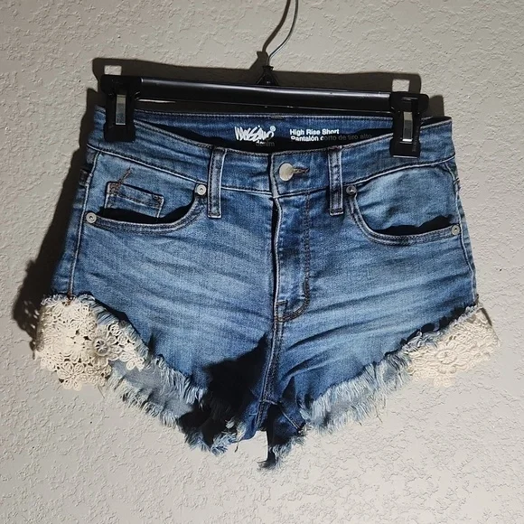 Mossimo shorts womens lace crochet denim size 2 / 26 stretch high rise