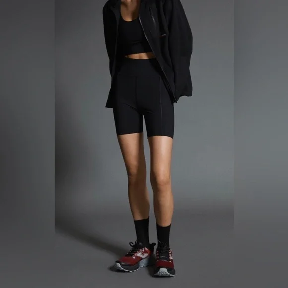 Zara Women Athletic Black Summer Biker Beach Short Size L‎