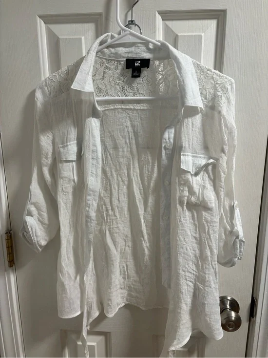 Iz Byer White Lace-Yoke Casual Button-Down Shirt small