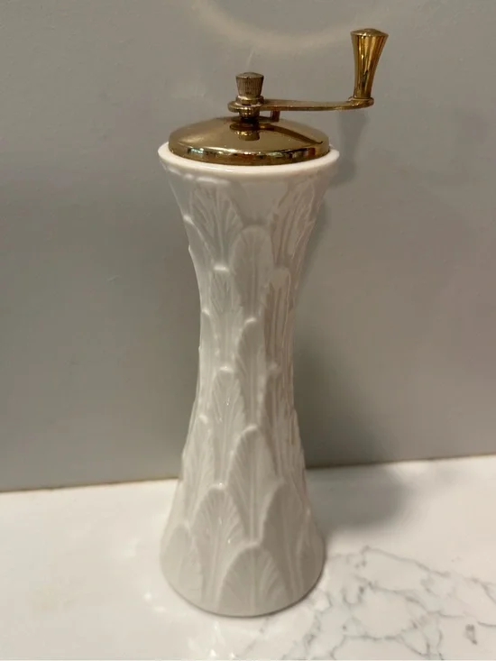 Lenox Glenwood 7” Cream and Gold Pepper Mill