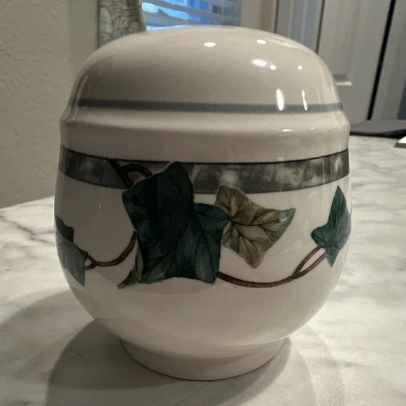 Keltcraft Noritake Ireland Kilkee Ivy Leaf Ceramic Salt or Pepper Shaker Vintage